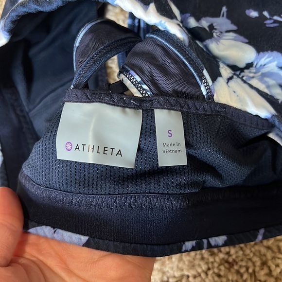 Hardly worn Athleta floral strappy sports bra in blue - size small! - Picture 5 of 6
